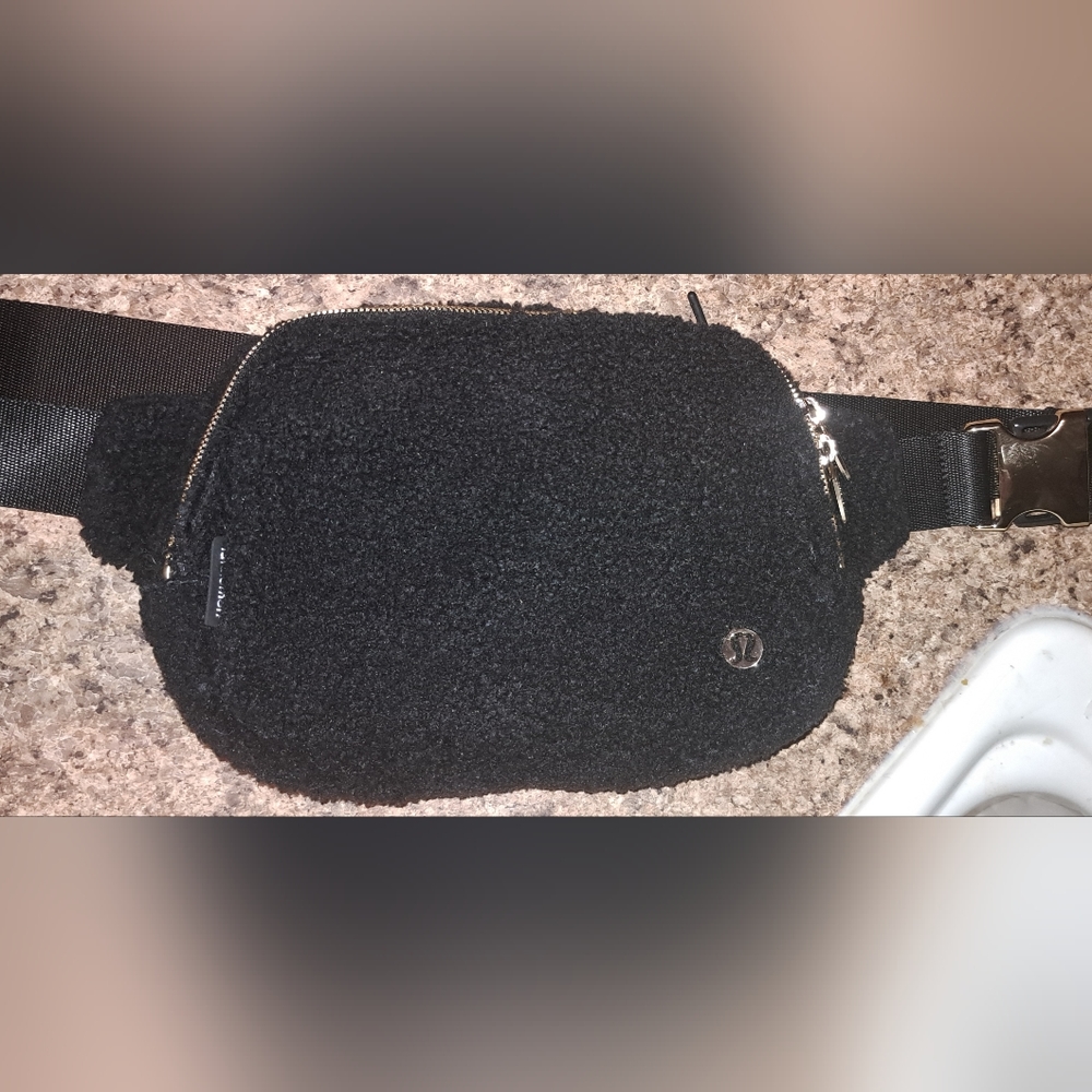 Ladies Lululemon Everywhere Fanny Bag Shopping Vacation Black Adjustable - Picture 8 of 10